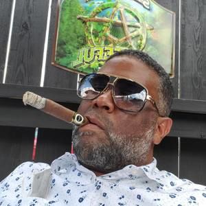 Meet your Posher, Carlos